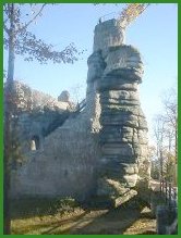 �ber den Graben zum ehemaligen Burgtor