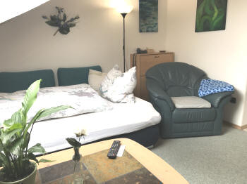 Sofa mit Auflage und Aufbettung als zus�tzliche Schlafm�glichkeit